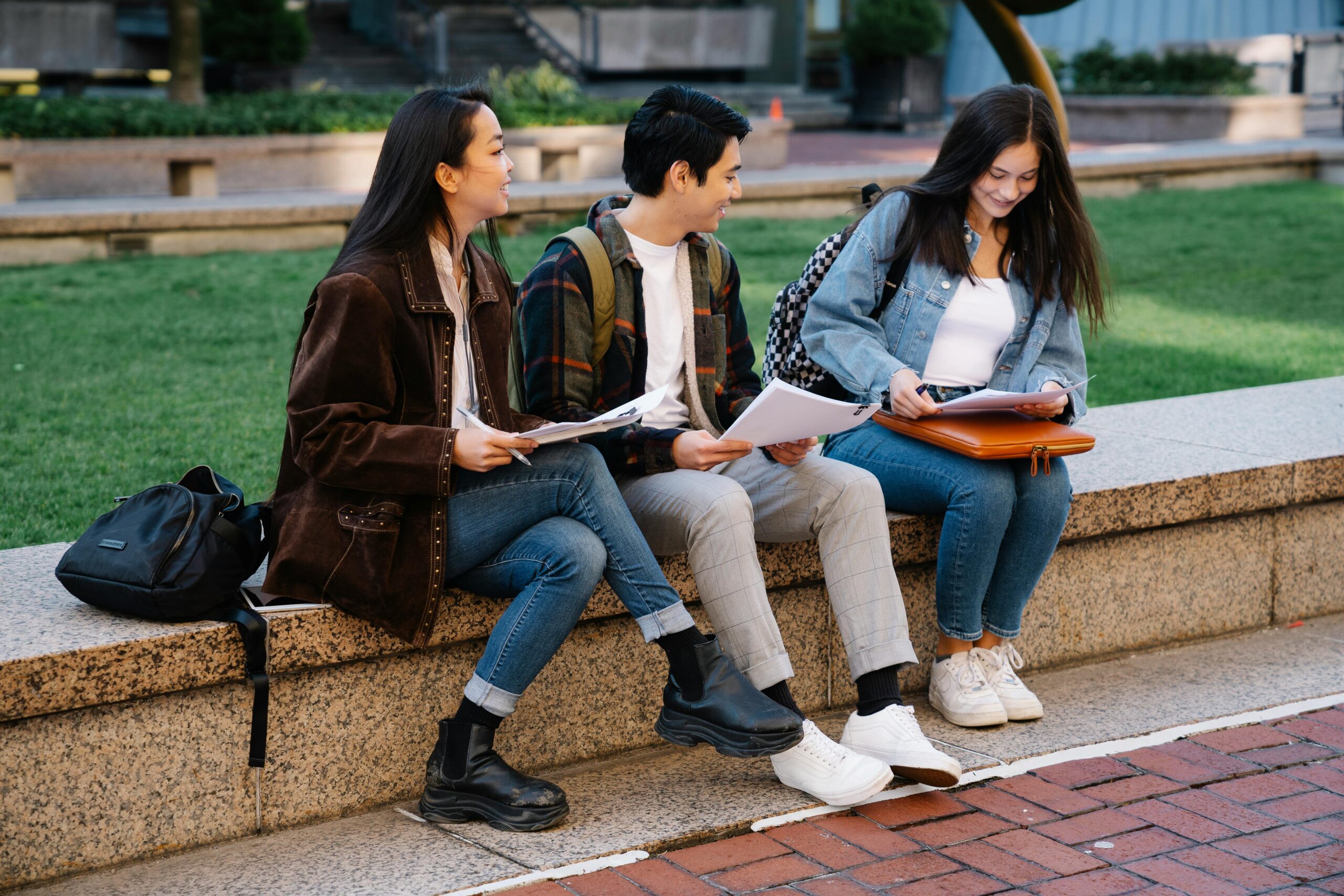 5 Types Of Friends To Avoid If You Want Excellence In College